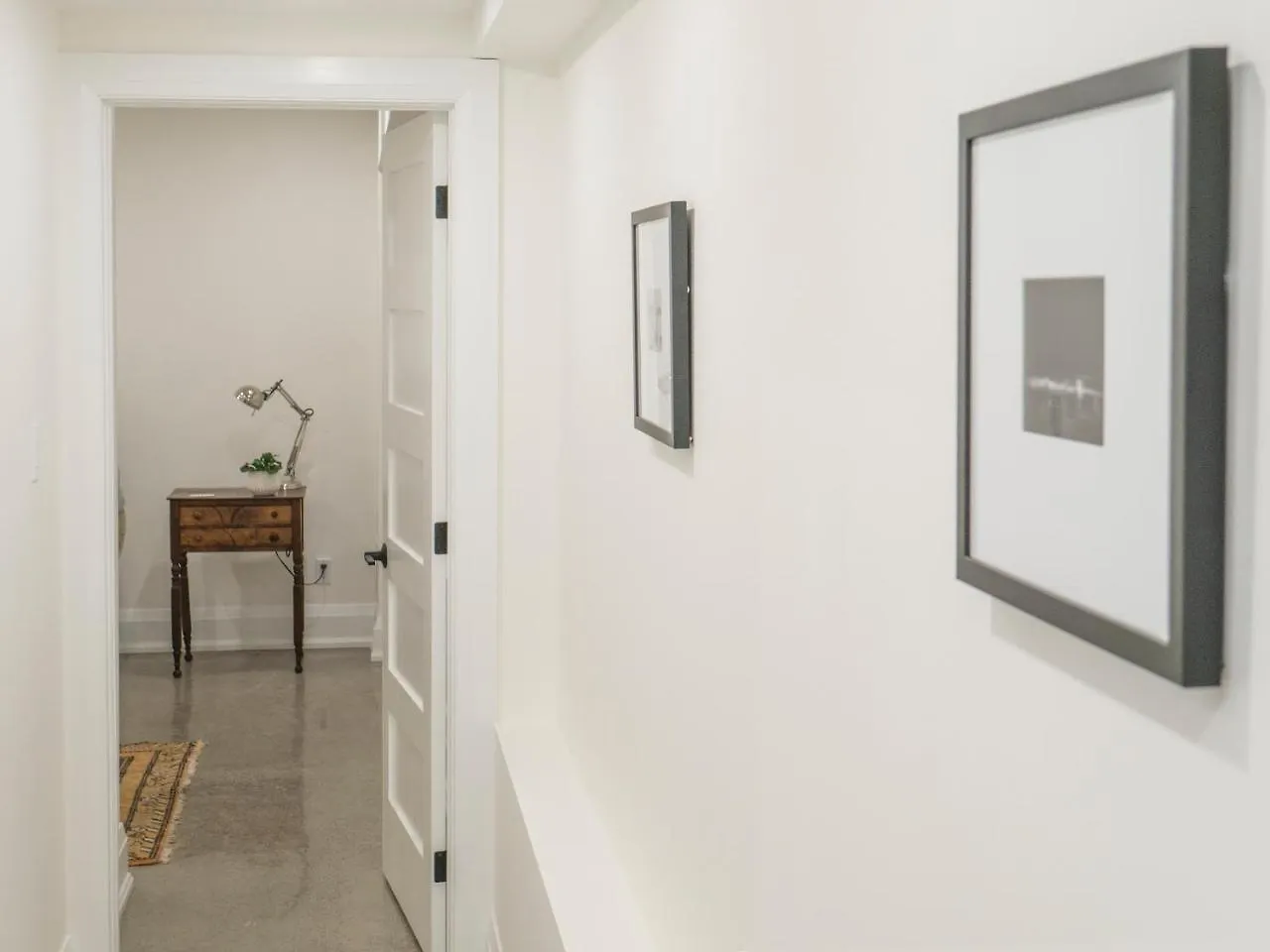 Modern Apartment Near Downtown Toronto