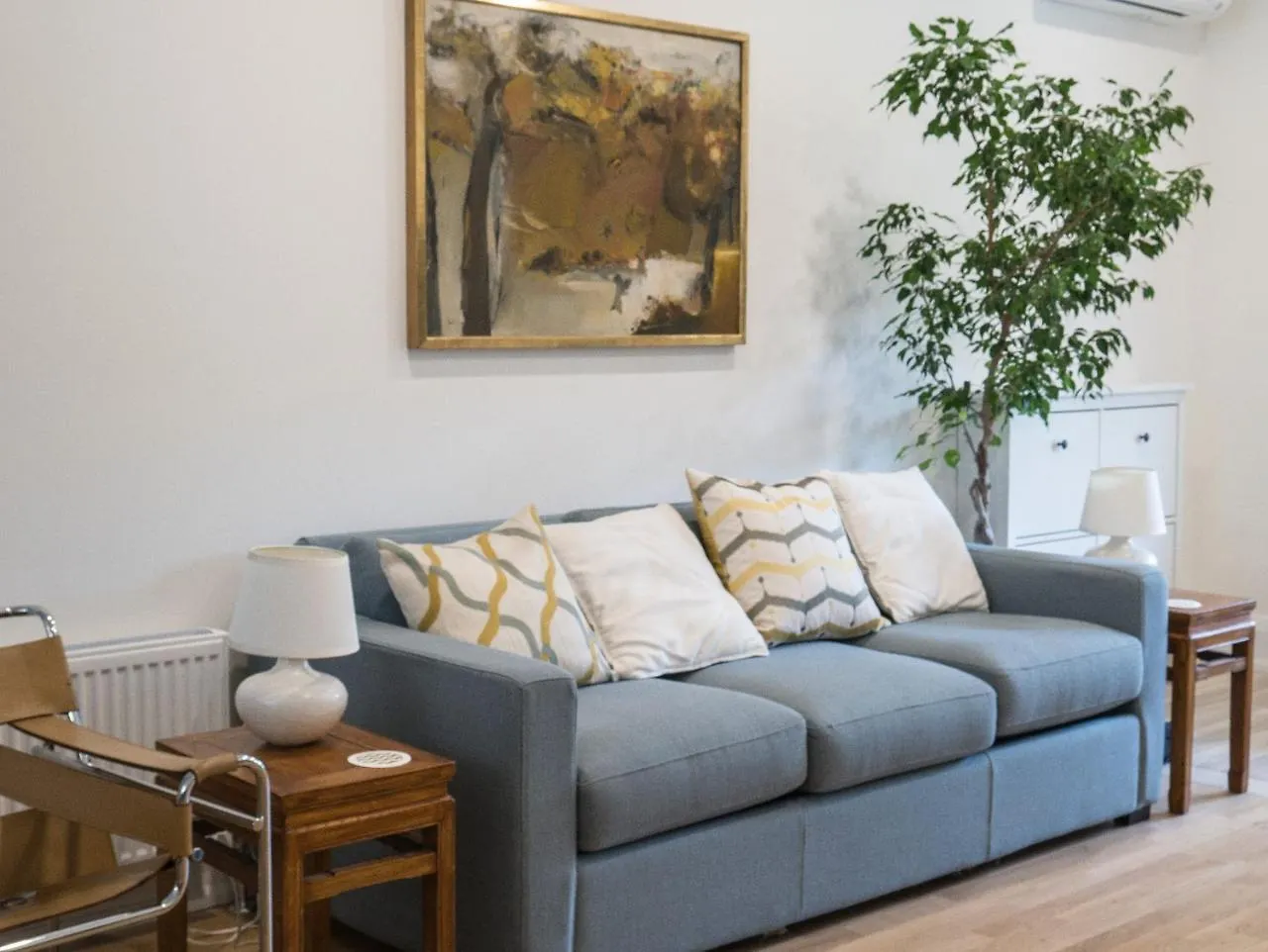 Modern Apartment Near Downtown Toronto